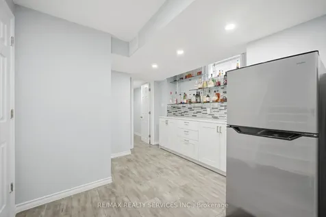 56 Rimrock Crescent Whitby ON L1N 0E5