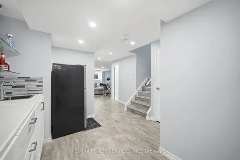 56 Rimrock Crescent Whitby ON L1N 0E5