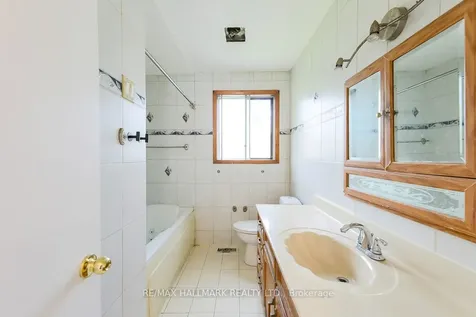 767 Midland Avenue Toronto ON M1K 4E5