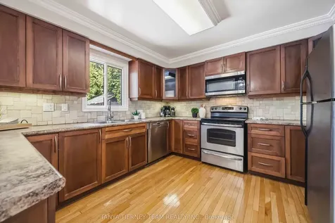 24 Fernway Crescent Whitby ON L1N 7G7