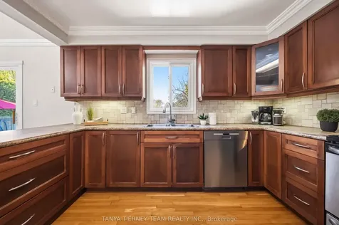 24 Fernway Crescent Whitby ON L1N 7G7