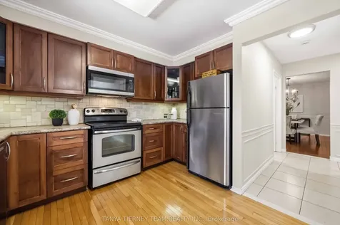 24 Fernway Crescent Whitby ON L1N 7G7