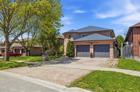 24 Fernway Crescent Whitby ON L1N 7G7