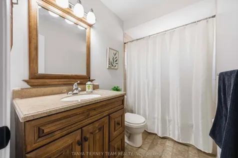 24 Fernway Crescent Whitby ON L1N 7G7
