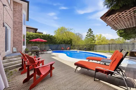 24 Fernway Crescent Whitby ON L1N 7G7
