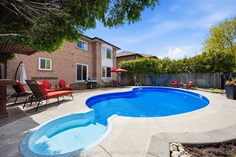 24 Fernway Crescent Whitby ON L1N 7G7