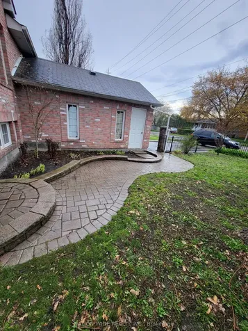 507 Dunlop Street W Whitby ON L1N 1V3