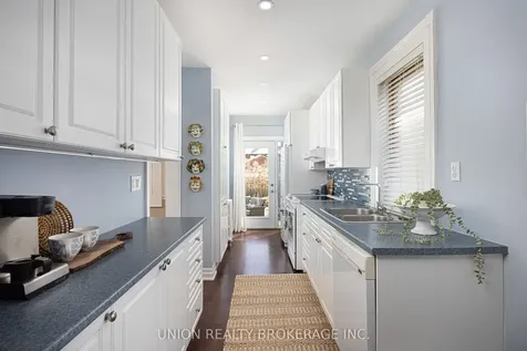 11 Avonlea Boulevard Toronto ON M4C 5E4
