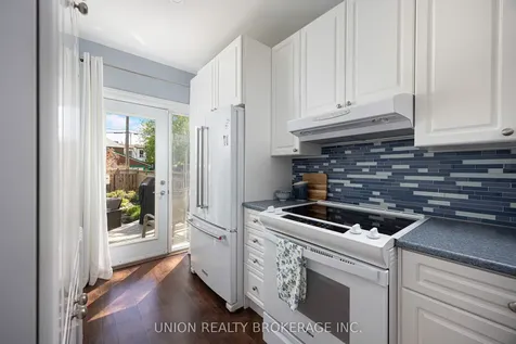 11 Avonlea Boulevard Toronto ON M4C 5E4
