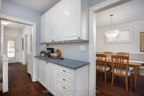 11 Avonlea Boulevard Toronto ON M4C 5E4