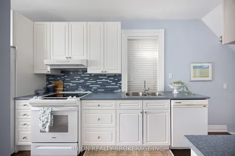 11 Avonlea Boulevard Toronto ON M4C 5E4