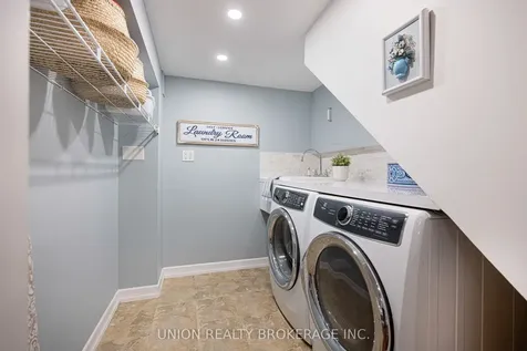 11 Avonlea Boulevard Toronto ON M4C 5E4
