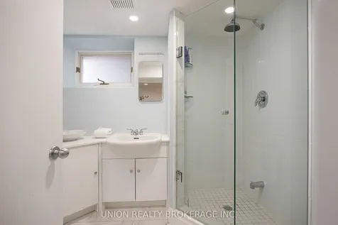 11 Avonlea Boulevard Toronto ON M4C 5E4