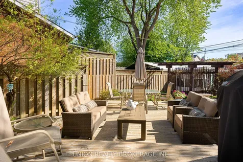 11 Avonlea Boulevard Toronto ON M4C 5E4