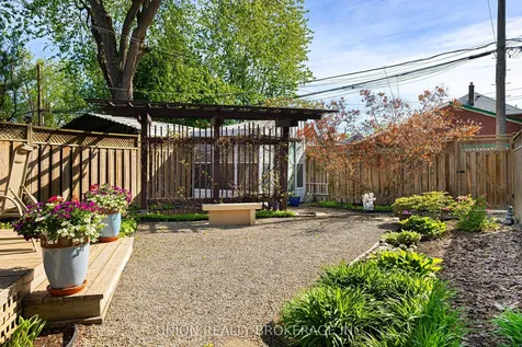 11 Avonlea Boulevard Toronto ON M4C 5E4