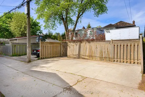11 Avonlea Boulevard Toronto ON M4C 5E4