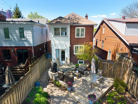 11 Avonlea Boulevard Toronto ON M4C 5E4