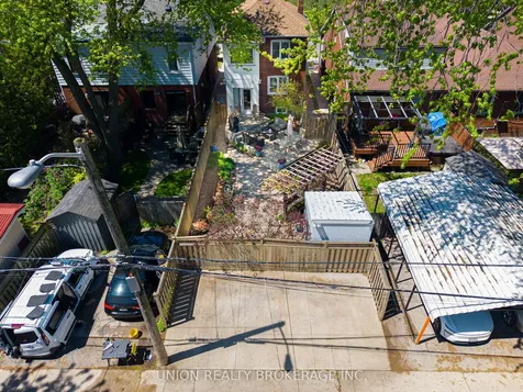 11 Avonlea Boulevard Toronto ON M4C 5E4
