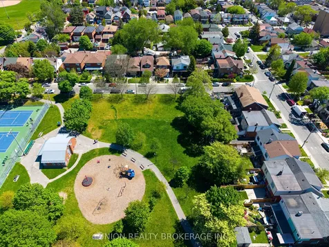 11 Avonlea Boulevard Toronto ON M4C 5E4