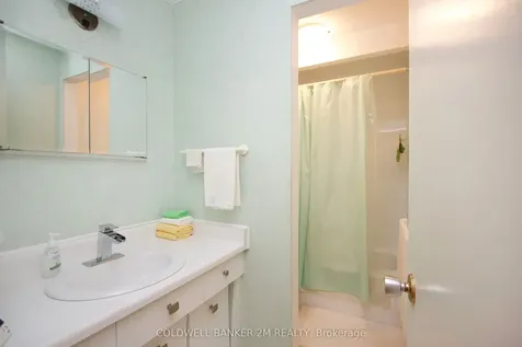 315 Durham Court Oshawa ON L1J 5R5
