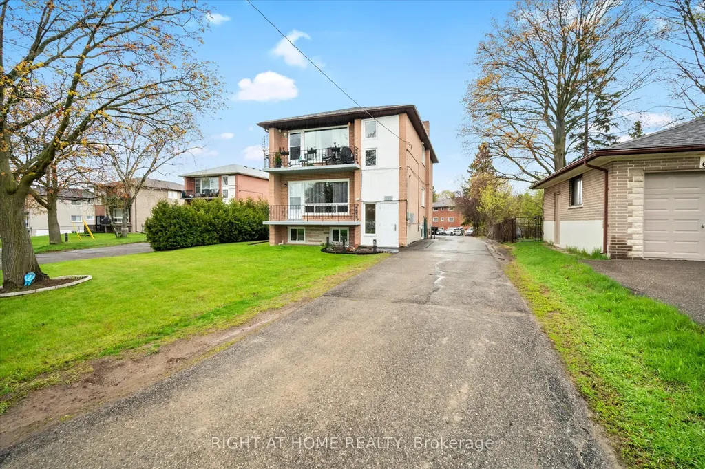 606 Lansdowne Drive Oshawa ON L1G 1W4