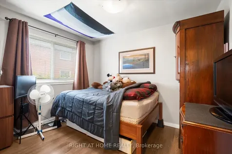 606 Lansdowne Drive Oshawa ON L1G 1W4