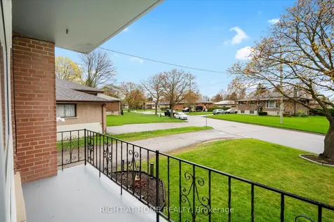 606 Lansdowne Drive Oshawa ON L1G 1W4