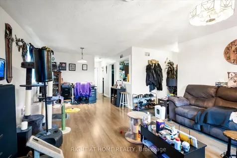 606 Lansdowne Drive Oshawa ON L1G 1W4