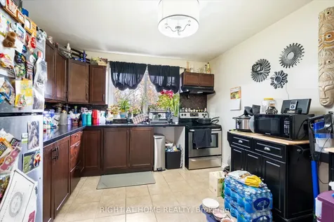 606 Lansdowne Drive Oshawa ON L1G 1W4