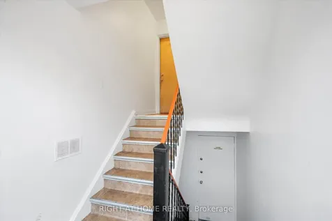 606 Lansdowne Drive Oshawa ON L1G 1W4