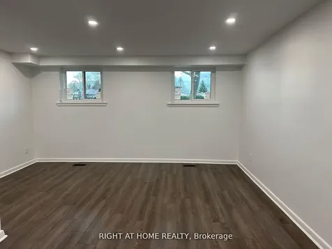 606 Lansdowne Drive Oshawa ON L1G 1W4