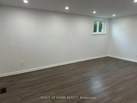 606 Lansdowne Drive Oshawa ON L1G 1W4