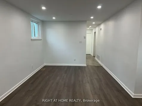 606 Lansdowne Drive Oshawa ON L1G 1W4