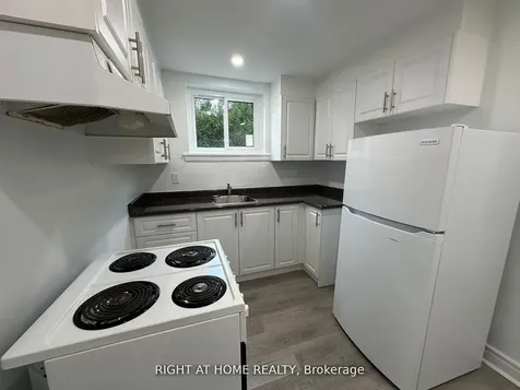 606 Lansdowne Drive Oshawa ON L1G 1W4