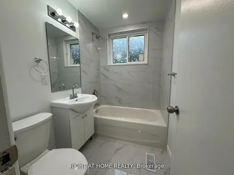 606 Lansdowne Drive Oshawa ON L1G 1W4