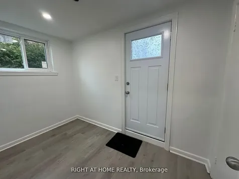 606 Lansdowne Drive Oshawa ON L1G 1W4