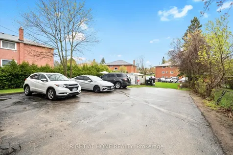 606 Lansdowne Drive Oshawa ON L1G 1W4