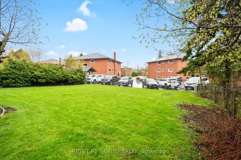606 Lansdowne Drive Oshawa ON L1G 1W4
