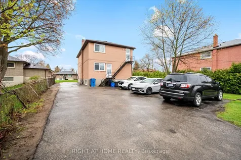 606 Lansdowne Drive Oshawa ON L1G 1W4