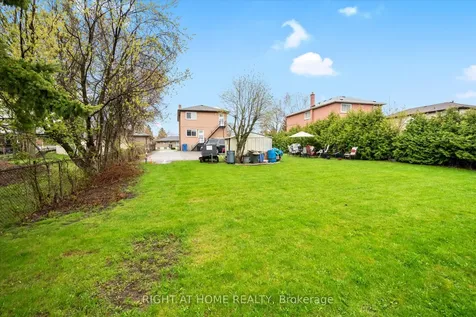 606 Lansdowne Drive Oshawa ON L1G 1W4