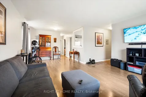 606 Lansdowne Drive Oshawa ON L1G 1W4
