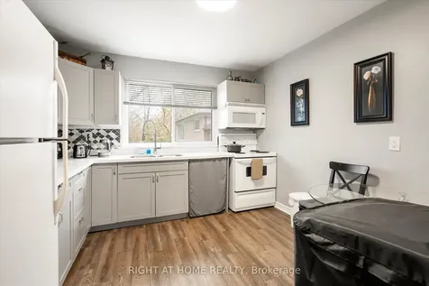 606 Lansdowne Drive Oshawa ON L1G 1W4