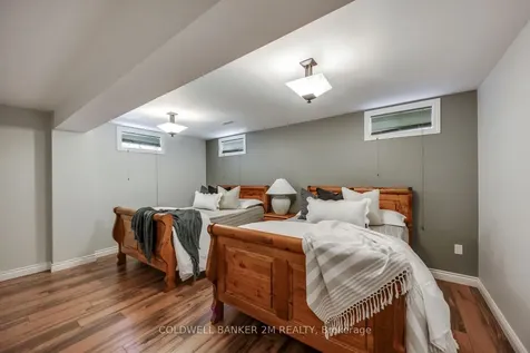 1904 Clearwater Court Oshawa ON L1K 2Z6