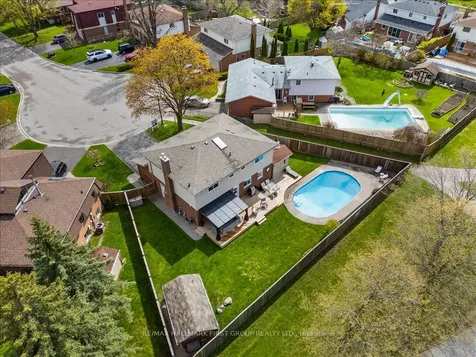 28 Heda Court Whitby ON L1N 5Y8