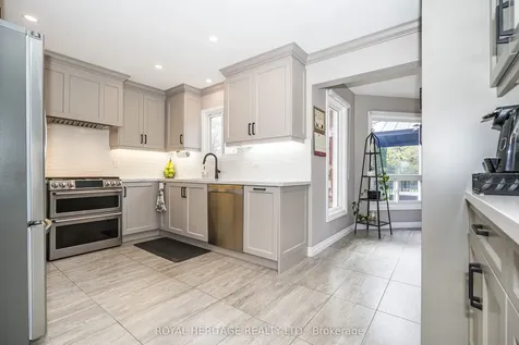 525 Sundown Crescent Pickering ON L1V 6A8