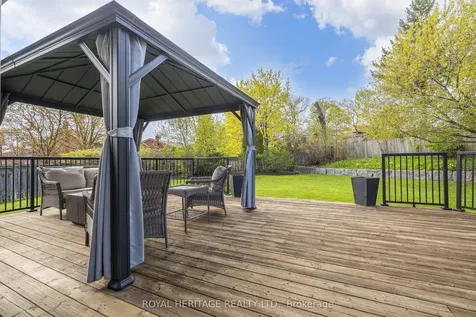 525 Sundown Crescent Pickering ON L1V 6A8