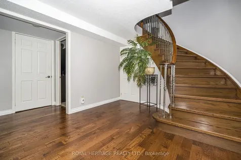 525 Sundown Crescent Pickering ON L1V 6A8