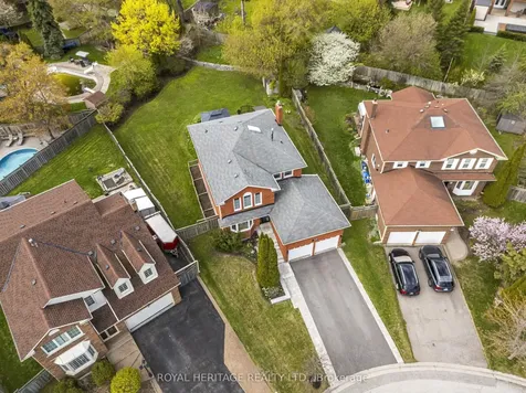 525 Sundown Crescent Pickering ON L1V 6A8