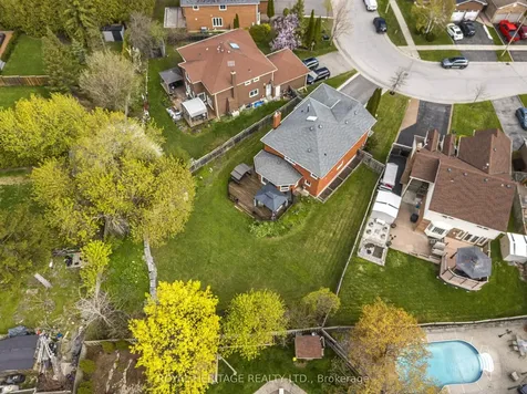 525 Sundown Crescent Pickering ON L1V 6A8