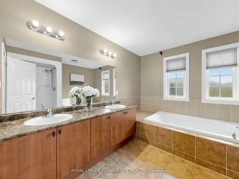 2 Don Morris Court Clarington ON L1C 5P7